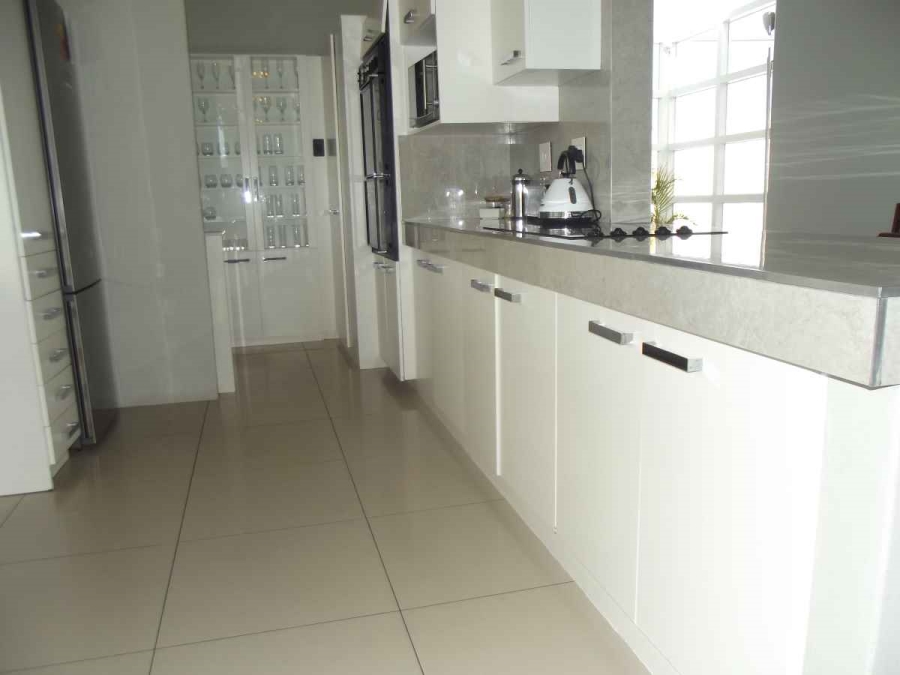 5 Bedroom Property for Sale in Bloubergstrand Western Cape